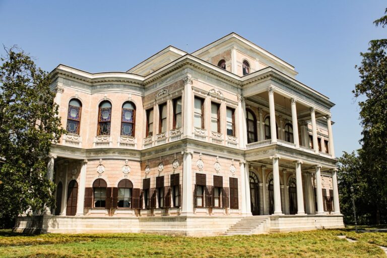 Villa balneaire ancienne en bord de mer