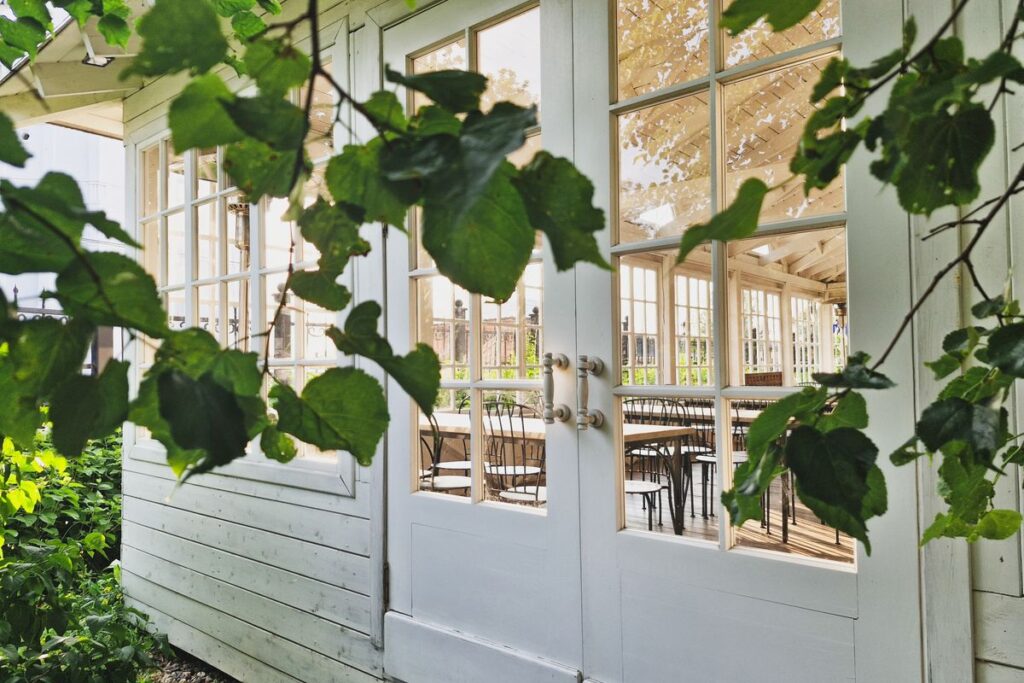Véranda d’une maison au printemps